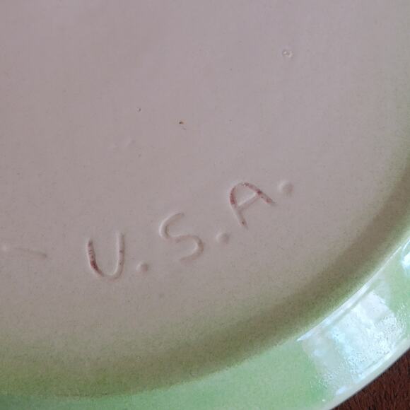 Vintage Mr. and Mrs Rabbit Bauer Pottery plate tray platter. Diameter 9 7/8" - Picture 8 of 9